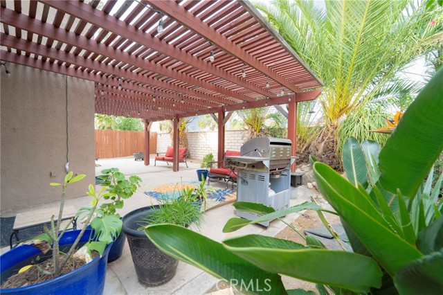 13584 Sutter Court, Fontana CA: https://media.crmls.org/medias/a5bee3ba-d6ad-4636-a210-140bed720cc1.jpg