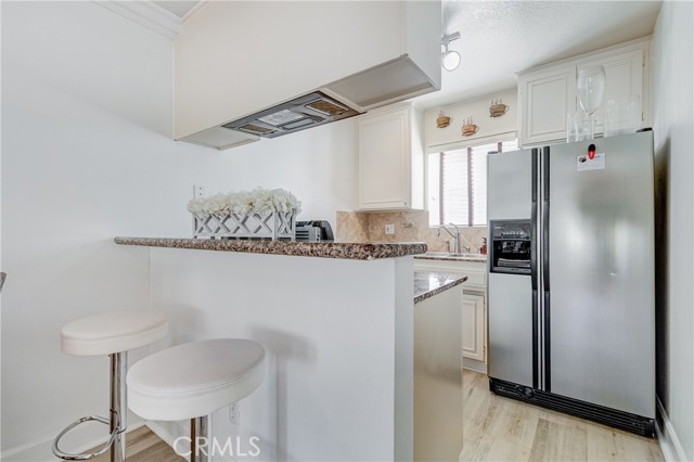 7035 Woodley Avenue, 216 photo 4