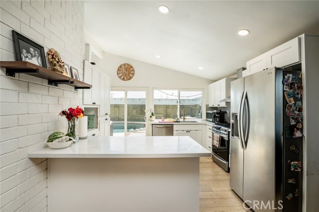 19202 Hickory Lane, Huntington Beach CA: https://media.crmls.org/medias/a5bf7104-9379-4aa1-b996-1913a284b910.jpg