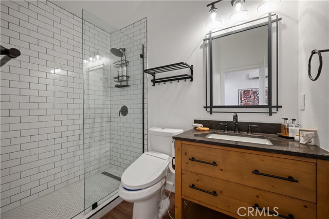 Detail Gallery Image 17 of 29 For 5526 Fulton Ave, Sherman Oaks,  CA 91401 - 4 Beds | 3 Baths