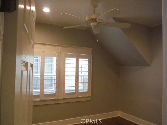 Detail Gallery Image 10 of 16 For 122 Roycroft Ave a,  Long Beach,  CA 90803 - 2 Beds | 1 Baths