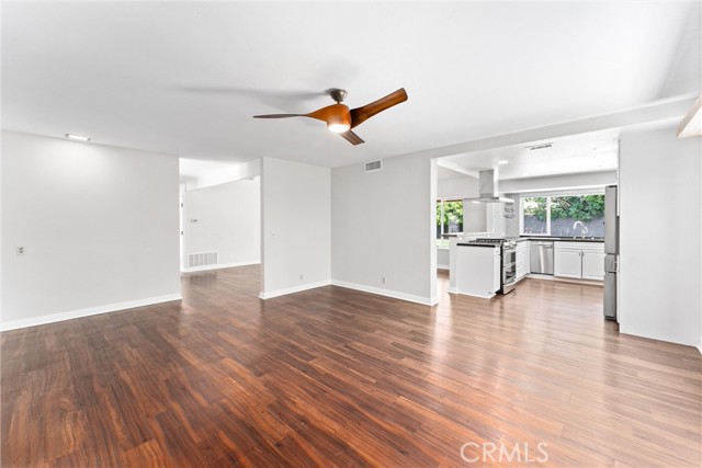 201 W Harvey Avenue, Santa Ana CA: https://media.crmls.org/medias/a5c13169-c3ba-4145-9834-950643ba8bee.jpg