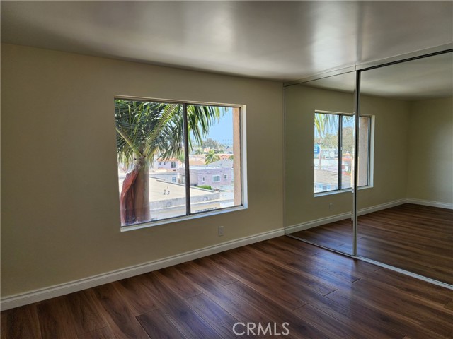Detail Gallery Image 4 of 9 For 185 Quincy Ave #402,  Long Beach,  CA 90803 - 2 Beds | 2 Baths