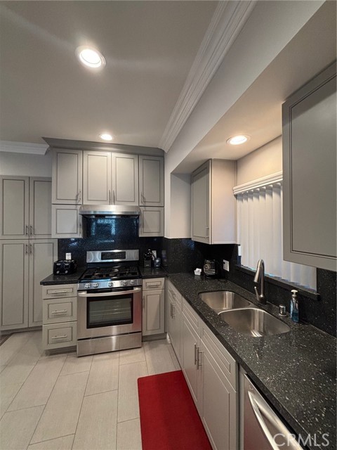 Detail Gallery Image 10 of 50 For 1826 N Berendo St, Los Angeles,  CA 90027 - 7 Beds | 4 Baths