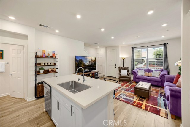 1095 W Buttercup Lane, Rialto CA: https://media.crmls.org/medias/a5c35a07-93c1-4868-bdec-081522e1f2bc.jpg