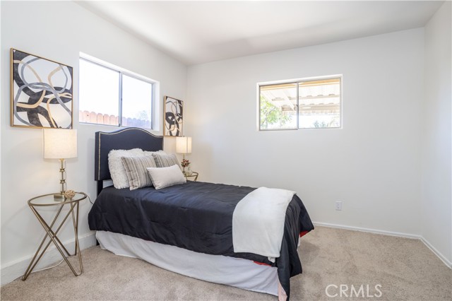 Detail Gallery Image 16 of 31 For 18300 San Fernando Mission Bld, Porter Ranch,  CA 91326 - 5 Beds | 2/1 Baths