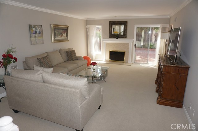 Detail Gallery Image 9 of 11 For 12 Holly St, Irvine,  CA 92612 - 4 Beds | 2/1 Baths
