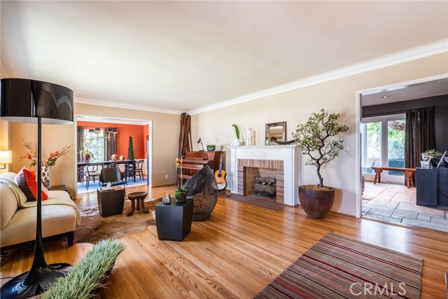Detail Gallery Image 9 of 20 For 1215 Oak Circle Dr, Glendale,  CA 91208 - 4 Beds | 2/1 Baths