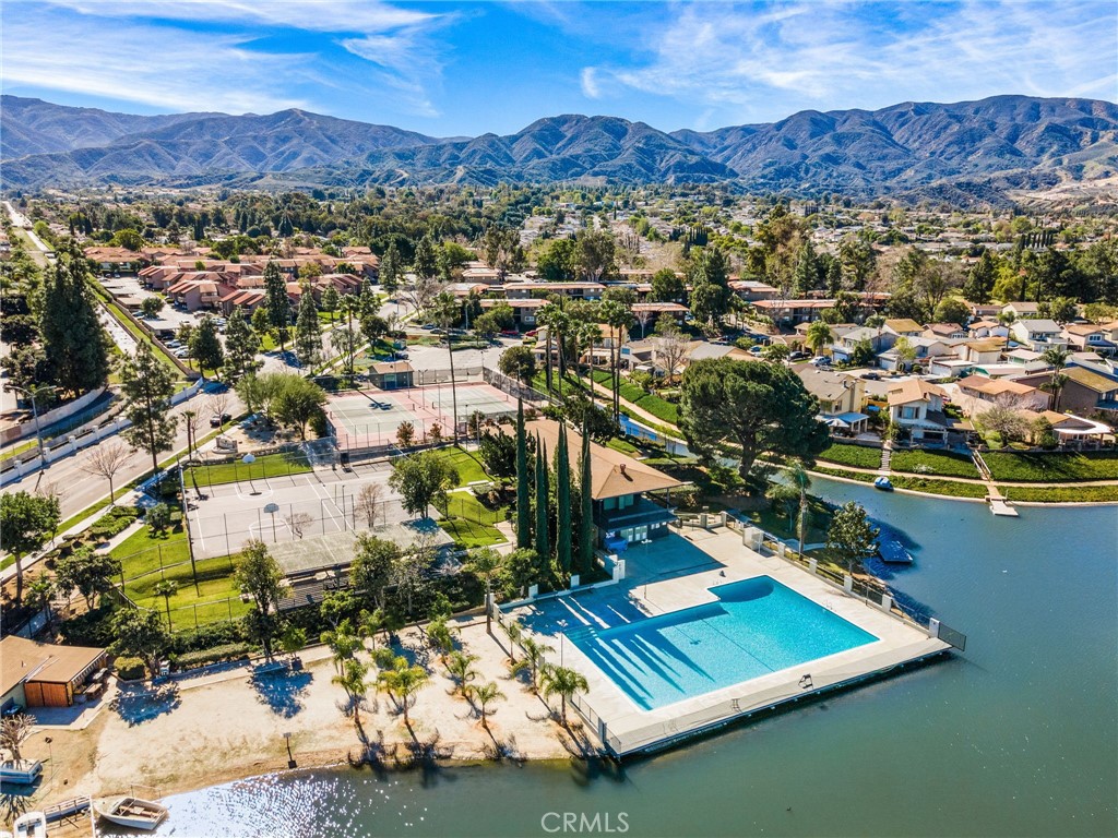 https://media.crmls.org/medias/a5c487de-205d-4a41-9400-957ae5789702.jpg?preset=X-Large