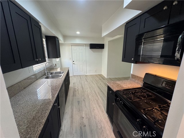 Detail Gallery Image 7 of 39 For 2916 Halldale, Los Angeles,  CA 90018 - 3 Beds | 2 Baths