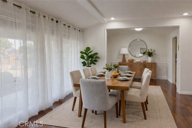 Detail Gallery Image 7 of 23 For 5517 Woodman Ave., Sherman Oaks,  CA 91401 - 4 Beds | 3 Baths