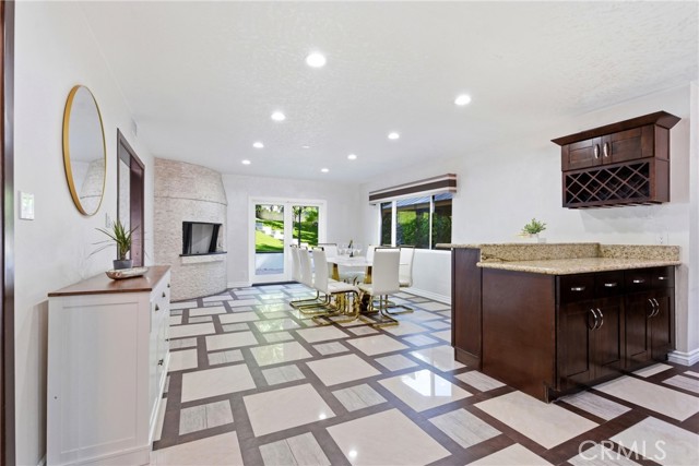 Detail Gallery Image 8 of 44 For 5836 Winnetka Ave, Woodland Hills,  CA 91367 - 4 Beds | 3 Baths