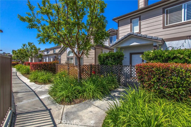 Detail Gallery Image 1 of 28 For 1555 Orange Ave #1202,  Redlands,  CA 92373 - 3 Beds | 2/1 Baths