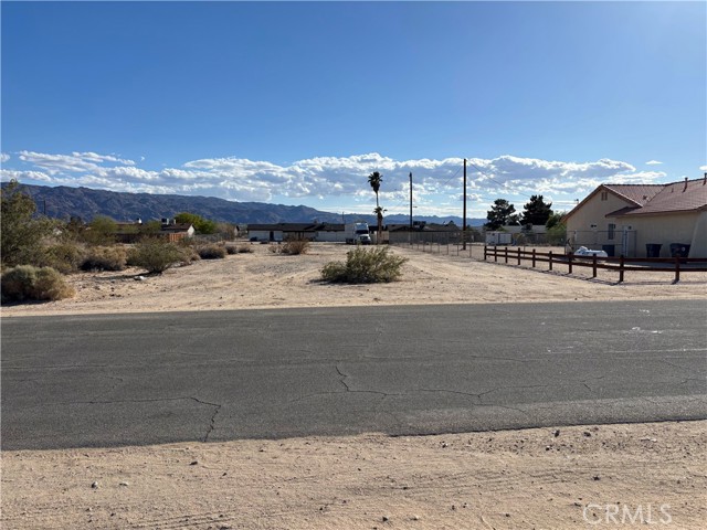 Detail Gallery Image 2 of 10 For 1 Flying H Rd, Twentynine Palms,  CA 92277 - – Beds | – Baths