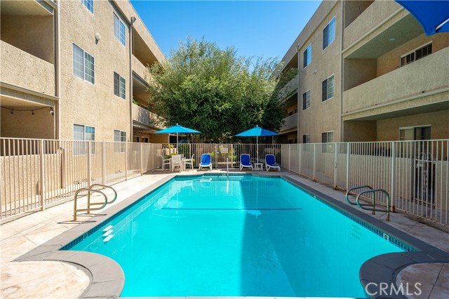 Detail Gallery Image 15 of 17 For 4647 Willis Ave #217,  Sherman Oaks,  CA 91403 - 3 Beds | 2 Baths