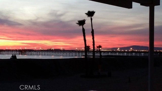 1207 Seal Way, Seal Beach CA: https://media.crmls.org/medias/a5cb166d-02b8-4a85-9f72-778fc0aba597.jpg