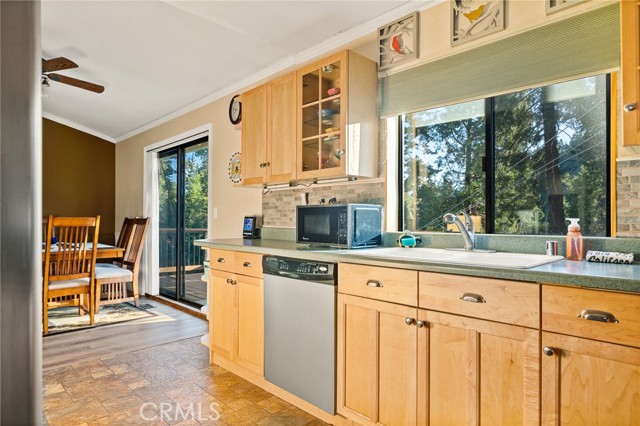 Detail Gallery Image 9 of 32 For 707 Virginia Ct, Lake Arrowhead,  CA 92352 - 3 Beds | 2 Baths