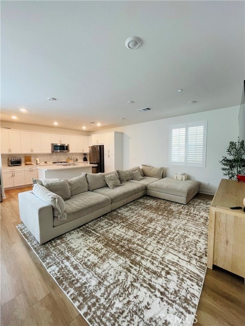 Detail Gallery Image 7 of 30 For 2004 2004 Dewdrop, Upland,  CA 91786 - 4 Beds | 2/1 Baths