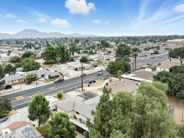 17962 Merrill Avenue, Fontana CA: https://media.crmls.org/medias/a5cc8a2c-3cb9-437f-9772-20cfd63b708c.jpg