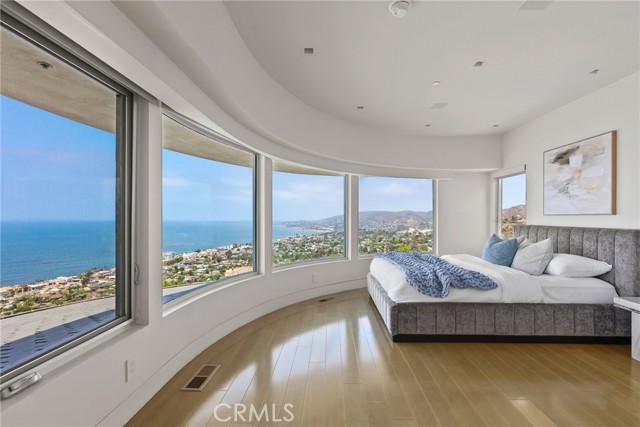 900 Gainsborough Drive, Laguna Beach CA: https://media.crmls.org/medias/a5cd0b67-1df0-44e9-ac29-89a7e53e6d1b.jpg