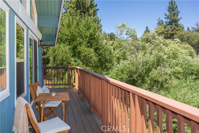 2395 Hunsaker Drive, Running Springs CA: https://media.crmls.org/medias/a5cd202a-20c0-4416-8005-2212dd7b91fb.jpg