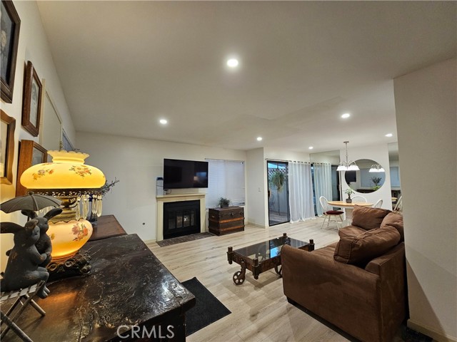 Detail Gallery Image 4 of 23 For 6509 Twin Circle #7,  Simi Valley,  CA 93063 - 2 Beds | 1/1 Baths