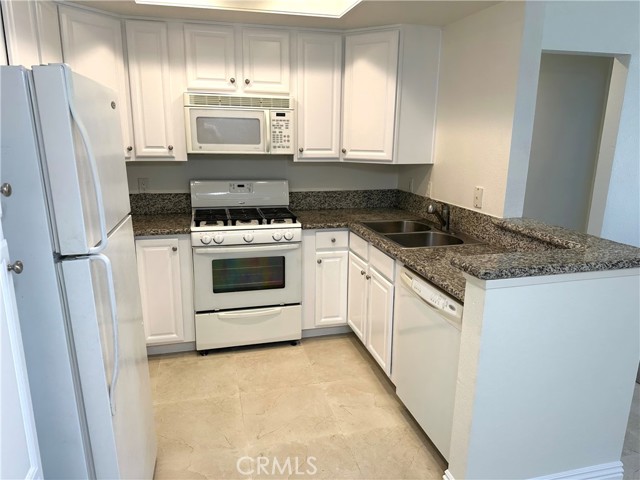 Detail Gallery Image 5 of 20 For 22 Alicante Aisle #115,  Irvine,  CA 92614 - 2 Beds | 2 Baths