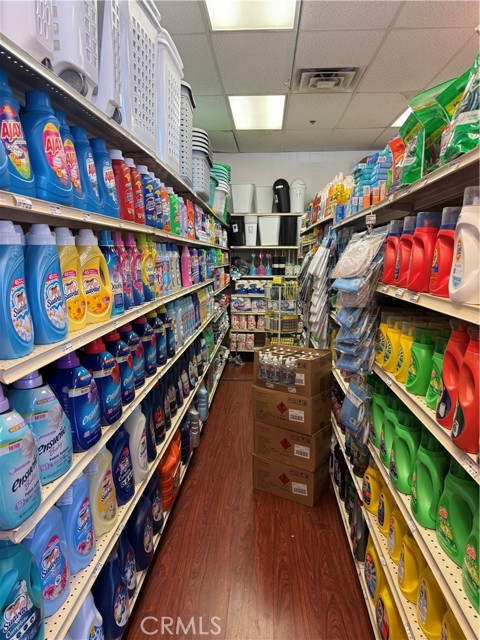 17480 Arrow Boulevard, Fontana CA: https://media.crmls.org/medias/a5cd7200-64cf-4750-9214-3a0e95410cce.jpg