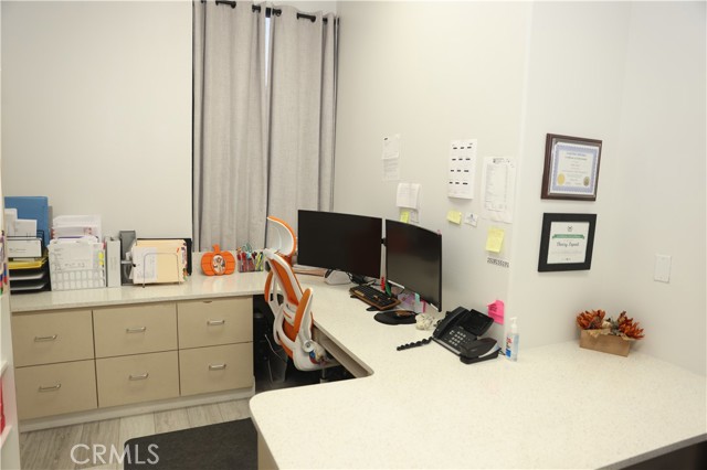 3950 Pierce St, Riverside CA: https://media.crmls.org/medias/a5cda9b9-7c16-44d3-bb1a-2dea7a62d565.jpg