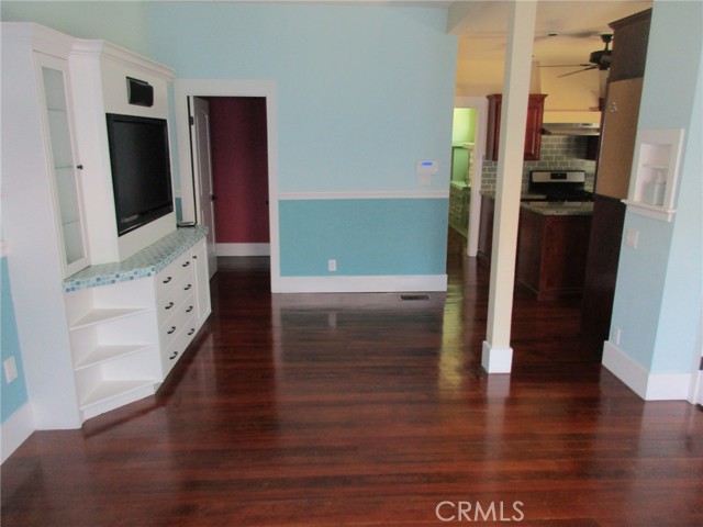 Detail Gallery Image 11 of 33 For 3275 Lime, Riverside,  CA 92501 - 4 Beds | 2/1 Baths