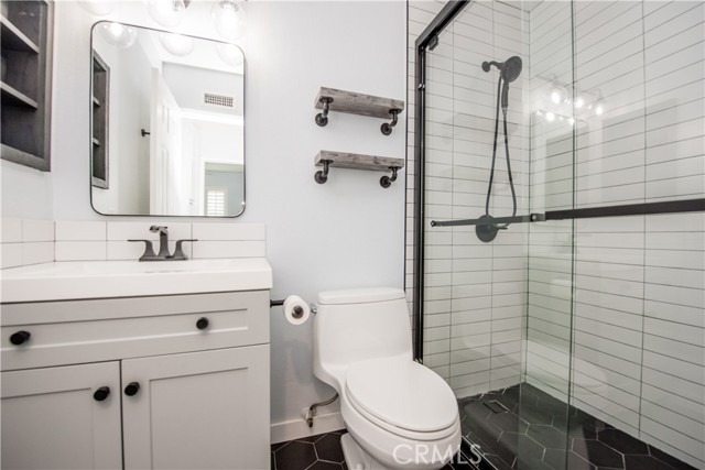 Detail Gallery Image 7 of 25 For 1704 N Willow Woods Dr #B,  Anaheim,  CA 92807 - 2 Beds | 1 Baths