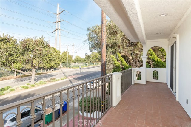 940 Rosecrans Avenue, Manhattan Beach, California 90266, 5 Bedrooms Bedrooms, ,2 BathroomsBathrooms,Residential,Sold,Rosecrans,SB17266335