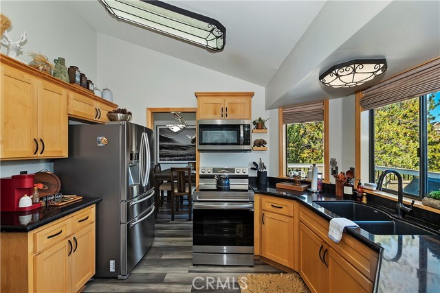 Detail Gallery Image 11 of 56 For 625 San Benito Ln, Lake Arrowhead,  CA 92352 - 3 Beds | 2/2 Baths