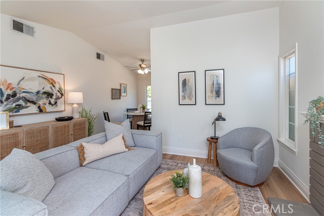 Detail Gallery Image 7 of 40 For 23405 Gaucho Ct, Valencia,  CA 91355 - 2 Beds | 2 Baths