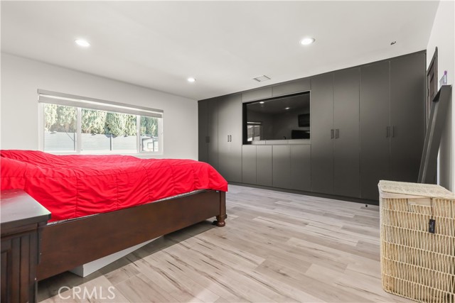 Detail Gallery Image 21 of 40 For 2240 N Parish, Burbank,  CA 91504 - 4 Beds | 2 Baths