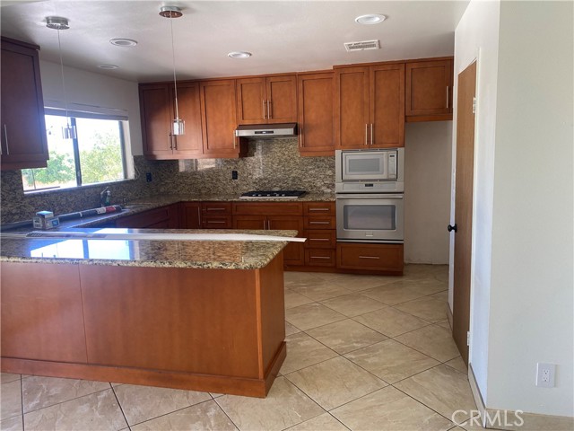 72772 Skyward, Palm Desert CA: https://media.crmls.org/medias/a5d2e554-27a0-4efb-b443-5c0b1db83d25.jpg