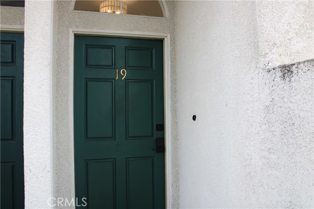 Detail Gallery Image 2 of 14 For 5145 Yarmouth, Encino,  CA 91436 - 2 Beds | 3 Baths