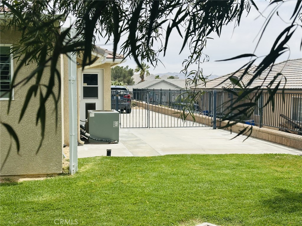 https://media.crmls.org/medias/a5d5f9e6-4345-4cc2-b58f-1e9c2a844cbf.jpg?preset=X-Large