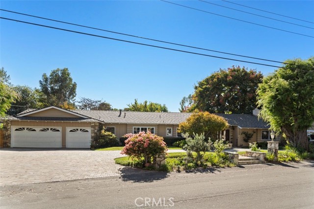 Loads of curb appeal!