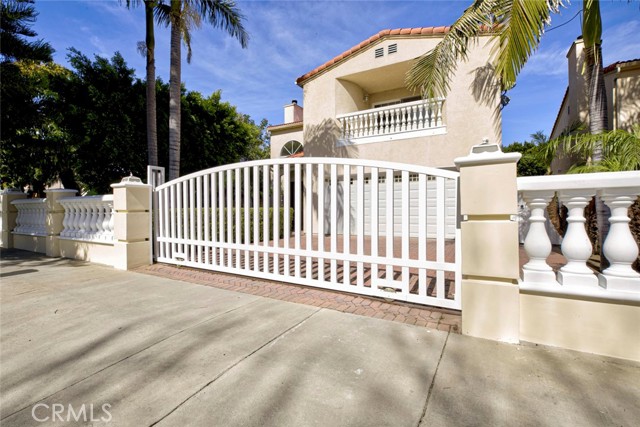 Detail Gallery Image 4 of 59 For 15121 Marlin Pl, Van Nuys,  CA 91405 - 4 Beds | 3 Baths