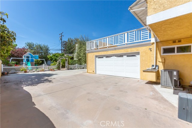 2-Car garage & huge back yard