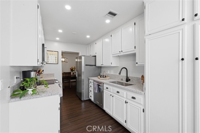 Detail Gallery Image 14 of 31 For 4275 via Arbolada #210,  Los Angeles,  CA 90042 - 2 Beds | 2 Baths