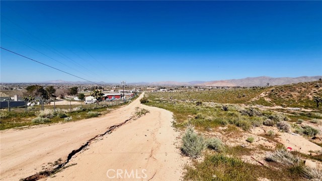 Detail Gallery Image 7 of 15 For 10111 Cerra Vista St, Apple Valley,  CA 92308 - – Beds | – Baths