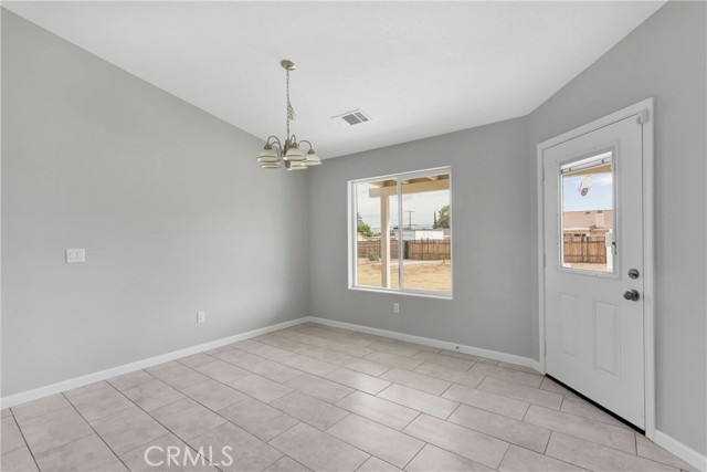 Detail Gallery Image 14 of 33 For 8569 Oakwood Ave, Hesperia,  CA 92345 - 4 Beds | 2/1 Baths