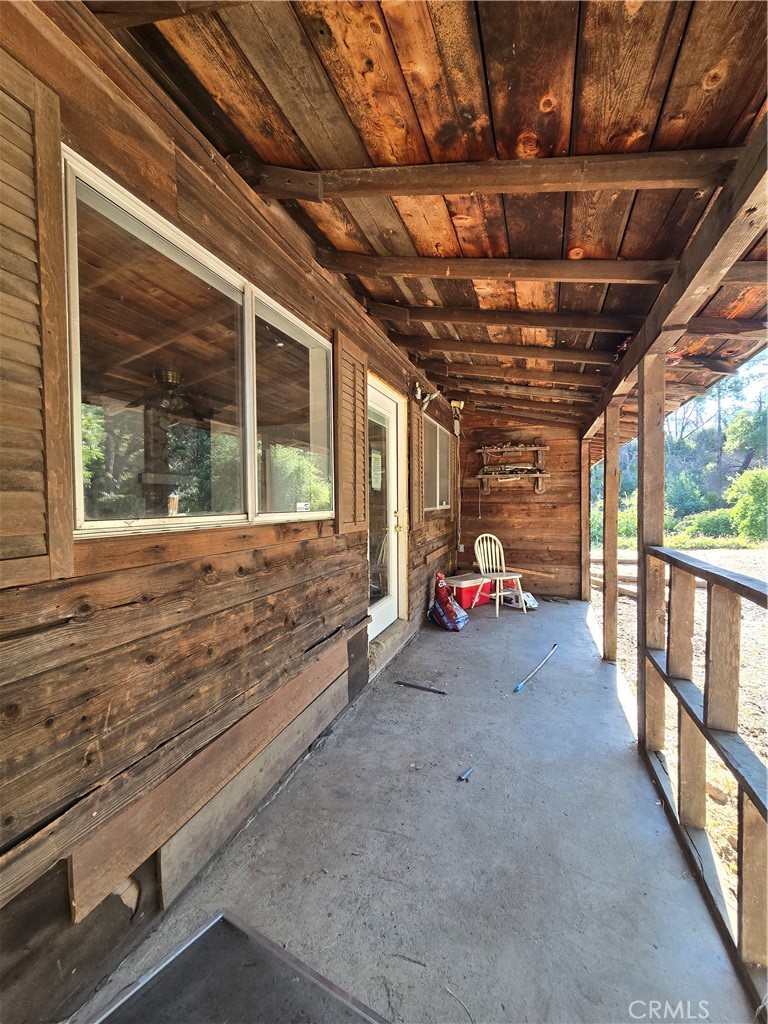 https://media.crmls.org/medias/a5d94d5f-4191-44fa-80e0-6feab36c47f4.jpg?preset=X-Large
