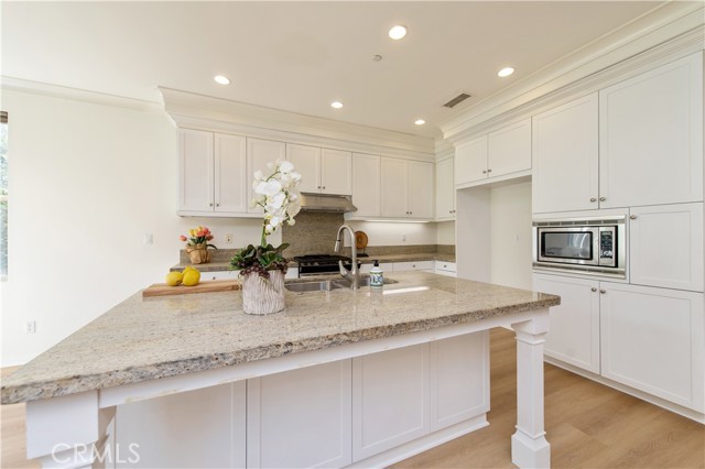 27 Maycrest, Irvine CA: https://media.crmls.org/medias/a5d970c0-974b-4527-a78d-605c06965acb.jpg