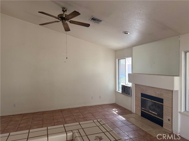 Detail Gallery Image 5 of 25 For 12590 High Desert, Victorville,  CA 92392 - 4 Beds | 2 Baths