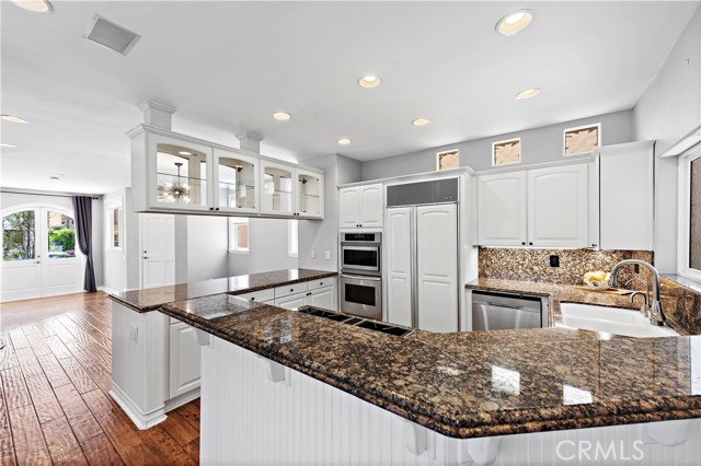 703 Marguerite Avenue, Corona del Mar CA: https://media.crmls.org/medias/a5d9aa6d-3336-4b57-8b16-06b6e0c7f221.jpg