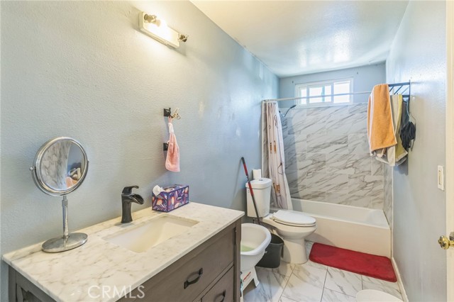 418 N Berlyn Avenue, Ontario CA: https://media.crmls.org/medias/a5da0998-6a90-46ae-85a7-a6f971ceb802.jpg