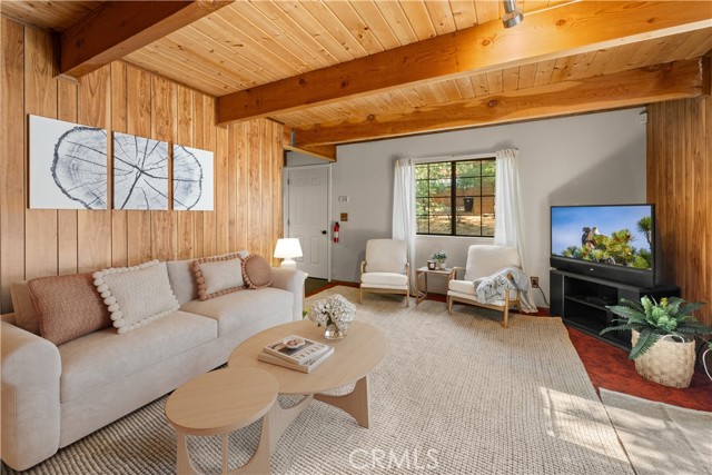 755 Holmes Lane, Sugarloaf CA: https://media.crmls.org/medias/a5da5321-04f4-437c-ada4-6cbc660e6b22.jpg